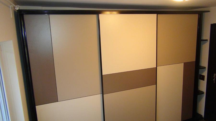 Apartament cu 3 camere semidecomandat, mobilat în 13 Septembrie