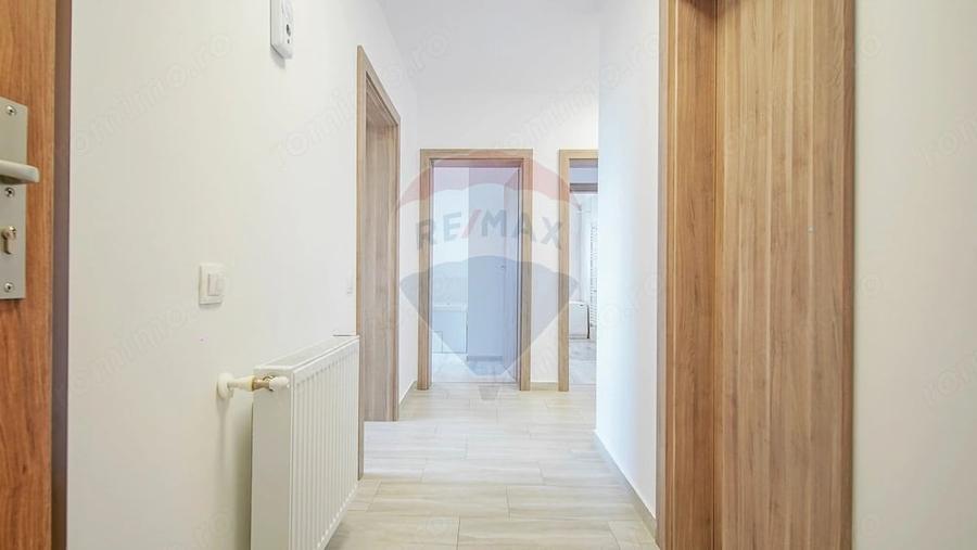 Apartament cu 3 camere decomandat în Sud