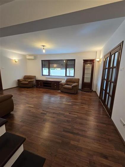 Casă individuală cu 9 camere cu Teren 250 Mp în Banu Manta