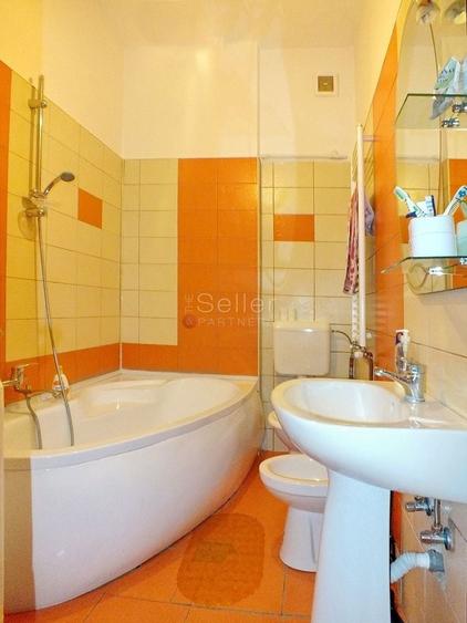 Apartament cu 4 camere semidecomandat în Centrul Istoric