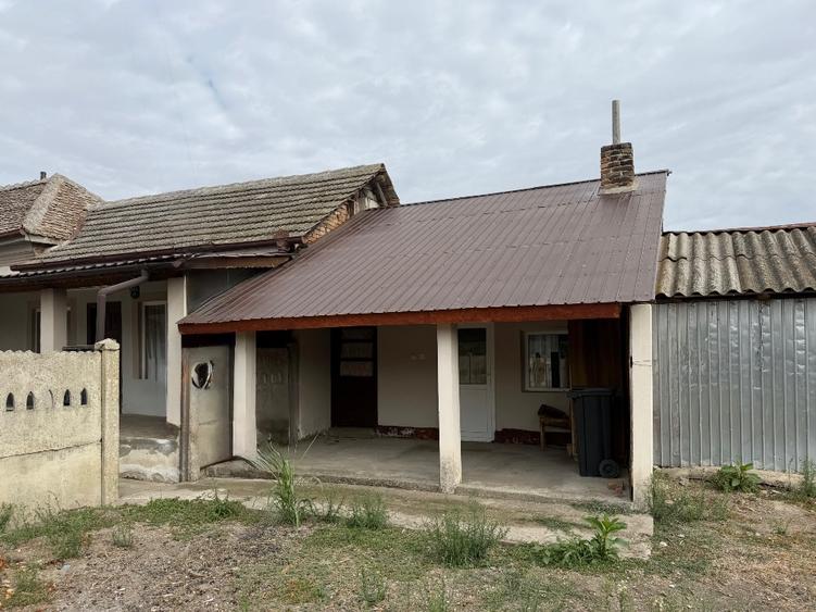 Casă individuală cu 5 camere cu Teren 1200 Mp în Ghidici
