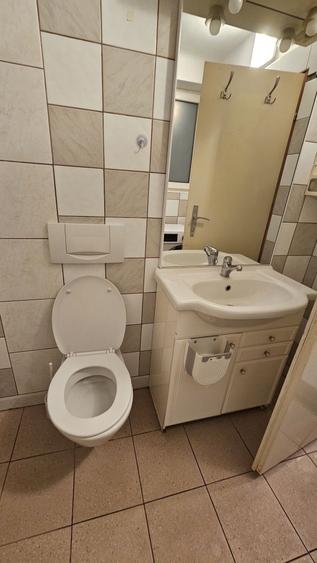 Apartament cu 3 camere semidecomandat în Exterior Vest