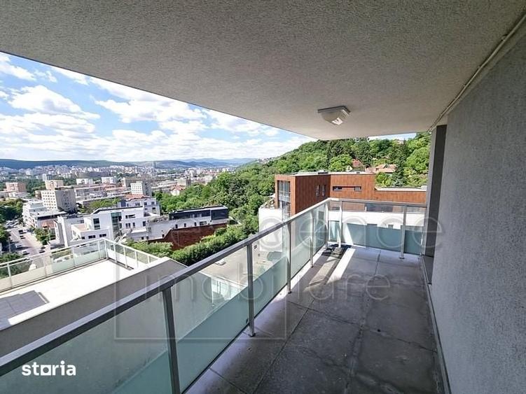 Apartament cu 4 camere decomandat în Gruia