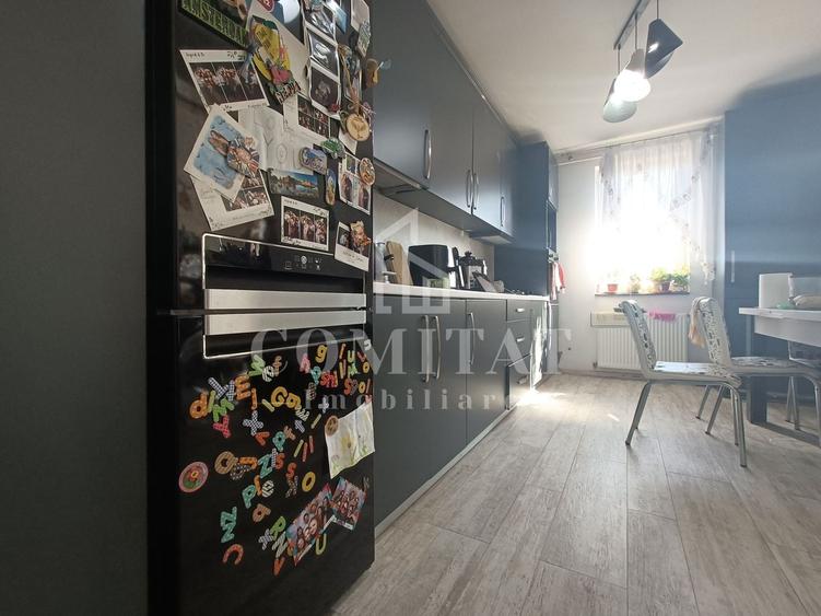 Apartament cu 3 camere semidecomandat, mobilat în Florești
