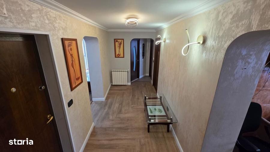 Apartament cu 3 camere decomandat în Central