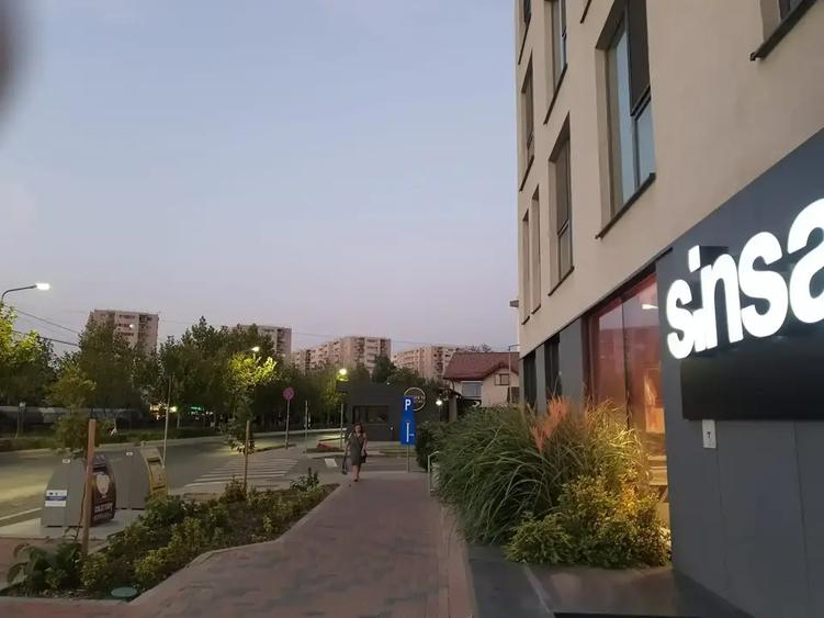Apartament cu 3 camere decomandat în Titan