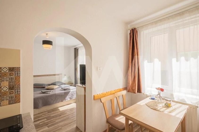 Apartament cu 3 camere semidecomandat în Central