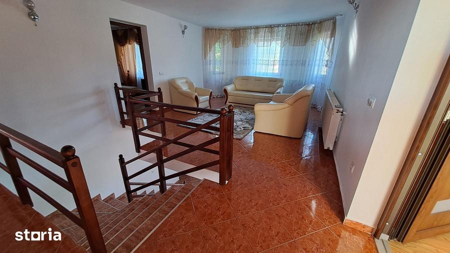 Casă cu 4 camere cu Teren 1745 Mp în Săcălășeni