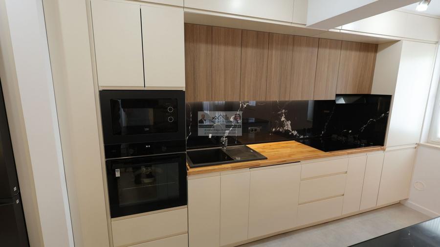 Apartament cu 3 camere decomandat, mobilat în Sud