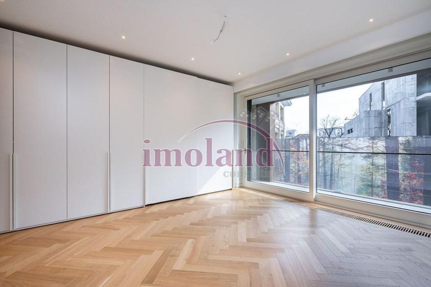 Apartament cu 4 camere decomandat în Dorobanți