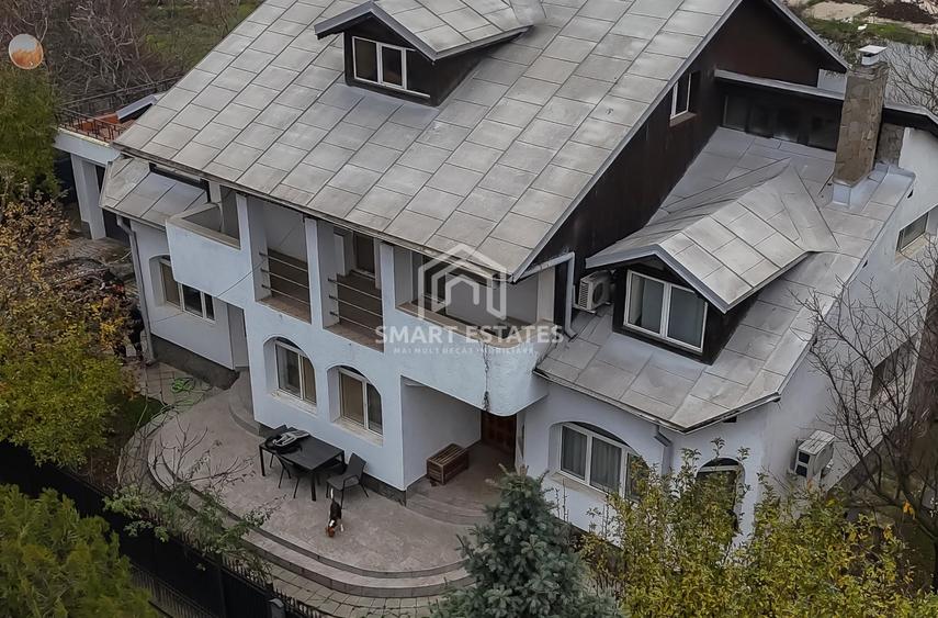 Casă individuală cu 8 camere cu Garaj în Băneasa