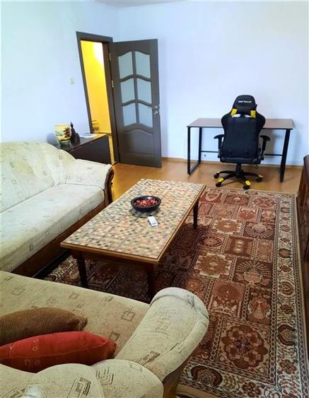 Apartament cu 3 camere decomandat, mobilat în Central