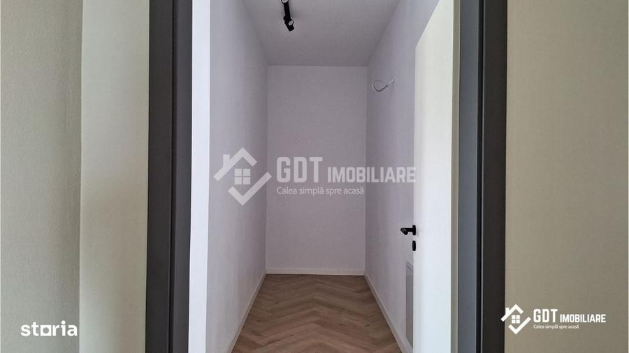 Casă cu 4 camere decomandat în Central