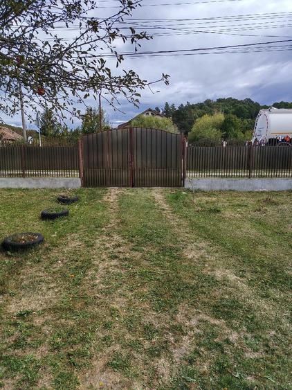Casă cu 4 camere cu Teren 2250 Mp în Central