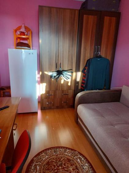 Apartament cu 3 camere semidecomandat în Viziru 1