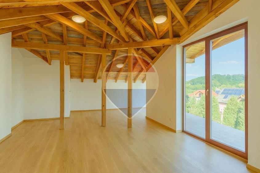 Casă individuală cu 10 camere cu Piscina în Bunloc