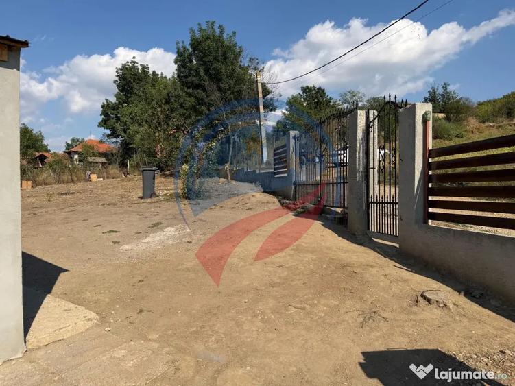 Casă cu 3 camere cu Canalizare în Izvor