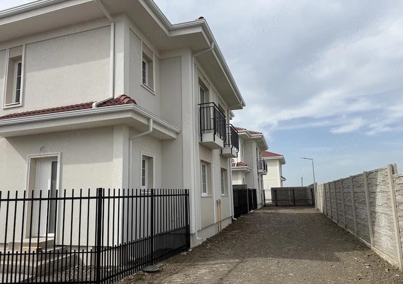 Duplex cu 3 camere cu Canalizare în Sânandrei