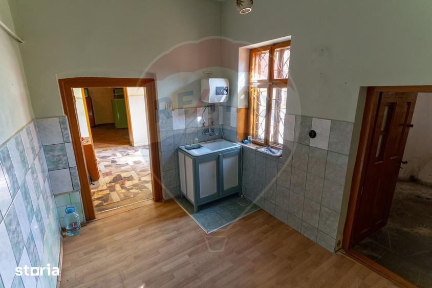 Casă cu 3 camere cu Teren 818 Mp în Central
