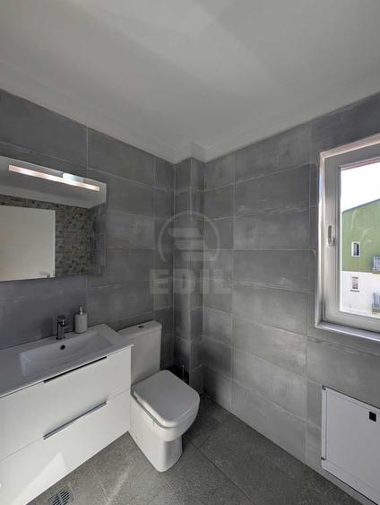 Apartament cu 3 camere semidecomandat în Florești