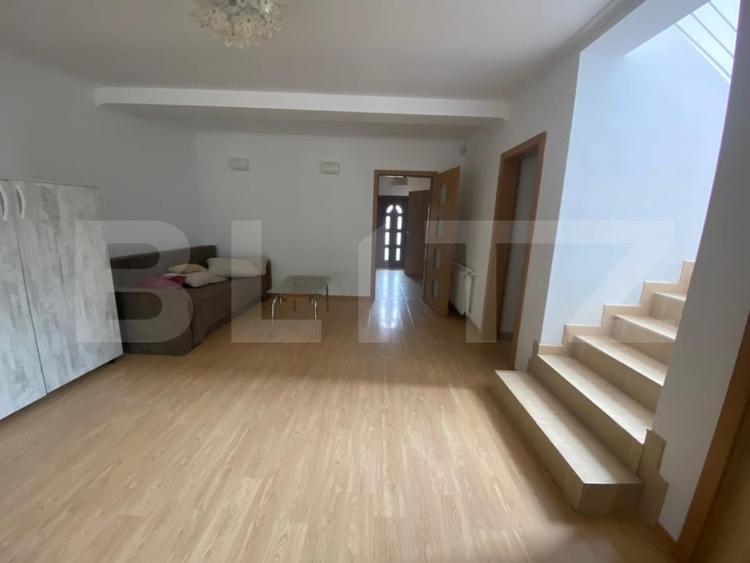 Casă individuală cu 4 camere cu Canalizare în Dumbrăvița