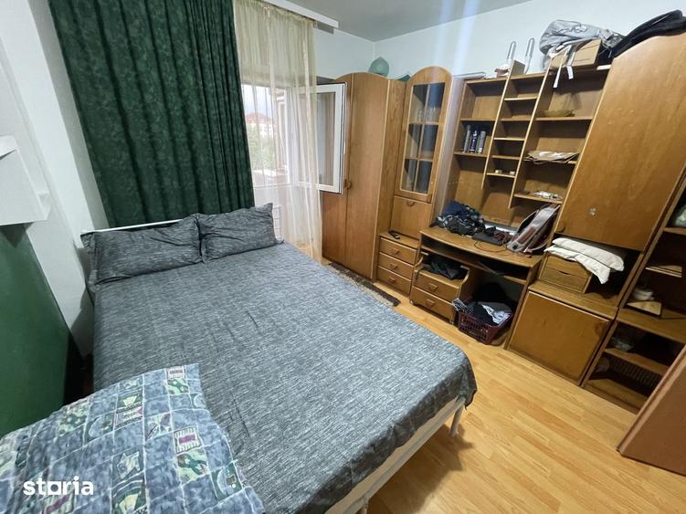 Apartament cu 3 camere decomandat în Nicolina