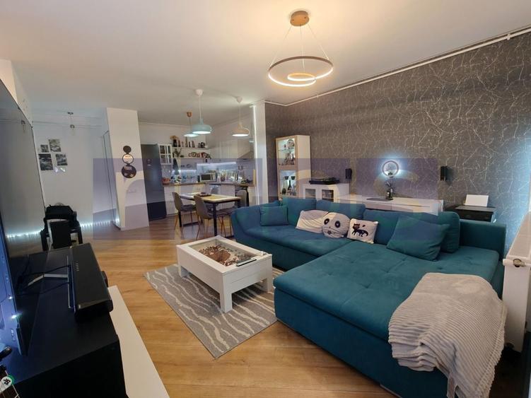 Apartament cu 3 camere decomandat, mobilat în Central