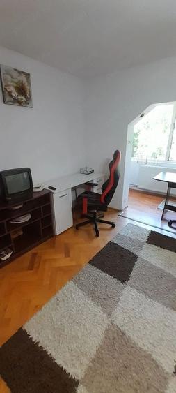 Apartament cu 3 camere decomandat, mobilat în Soarelui