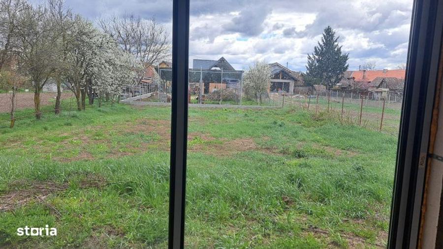 Casă cu 4 camere cu Teren 300 Mp în Acățari