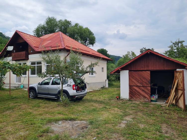 Casă cu 3 camere în Mălureni