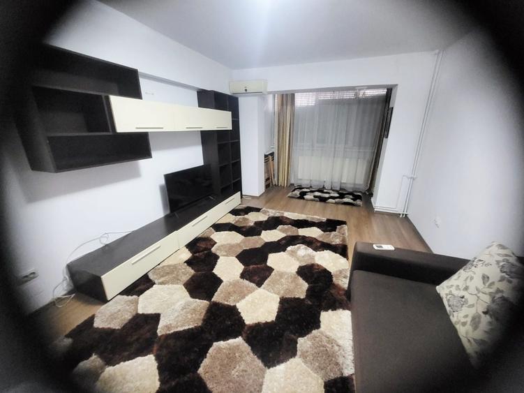 Apartament cu 2 camere decomandat în Sud