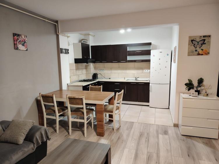 Apartament cu 2 camere decomandat în Florești