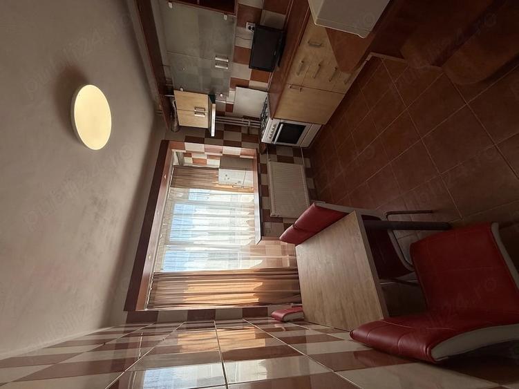 Apartament cu 3 camere semidecomandat în Apusului