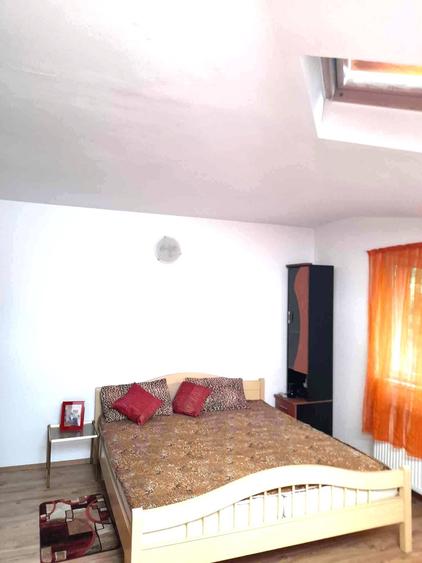 Apartament cu 3 camere decomandat în Plopilor