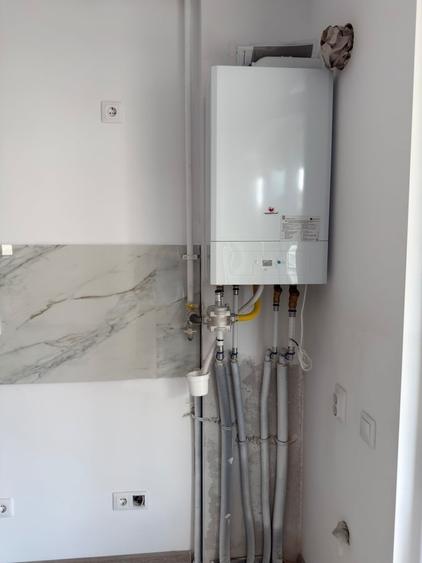 Apartament cu 5 camere semidecomandat în Central