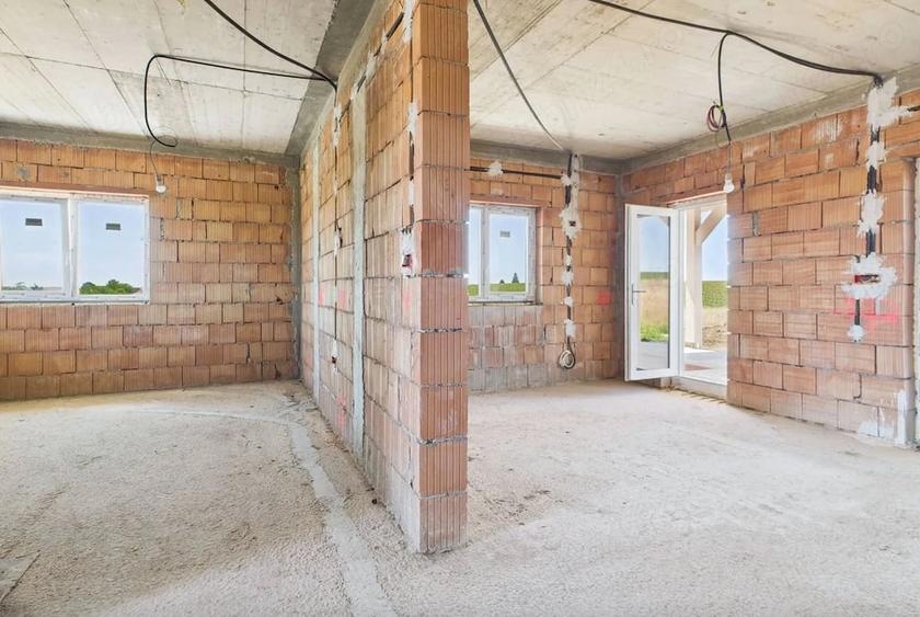 Casă cu 6 camere cu Teren 804 Mp în Pișchia