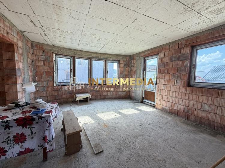 Casă individuală cu 4 camere cu Teren 388 Mp în Cetate