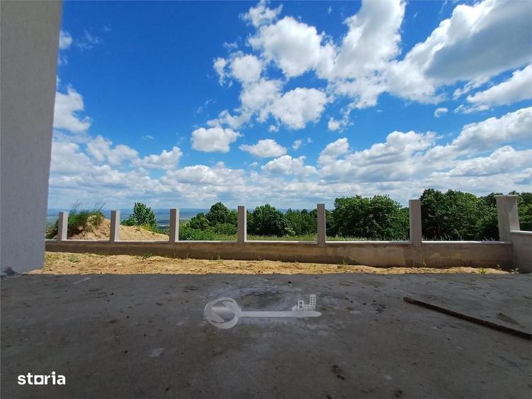 Casă cu 4 camere în Păun