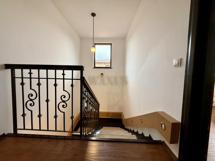 Duplex cu 5 camere cu Canalizare în Florești