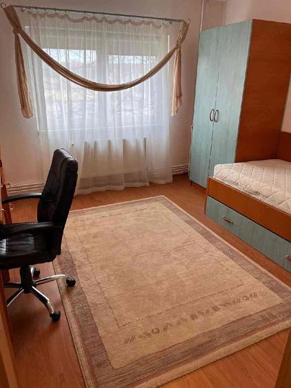 Apartament cu 4 camere decomandat în Bucovina