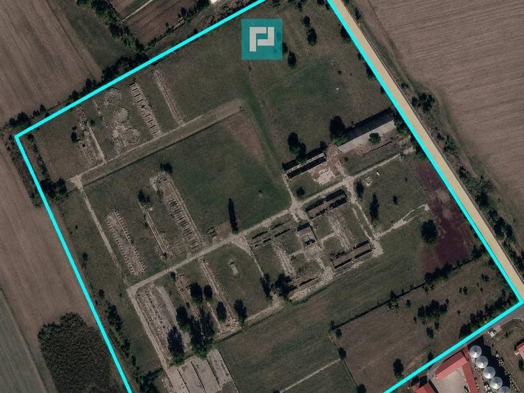 Teren de 146866 mp, în Periferie