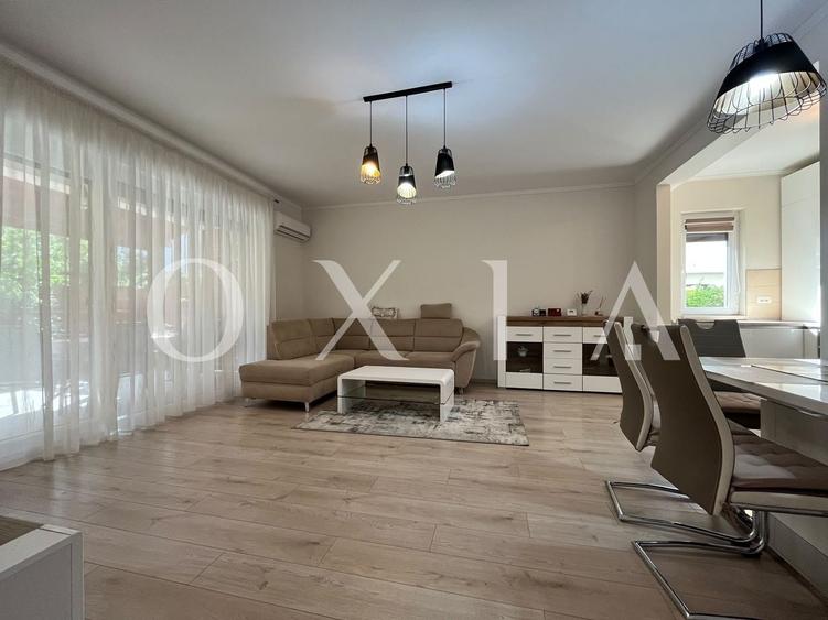 Apartament cu 3 camere semidecomandat, mobilat în Dumbrăvița
