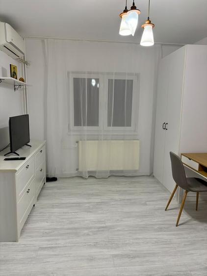 Garsonieră decomandată în Tei