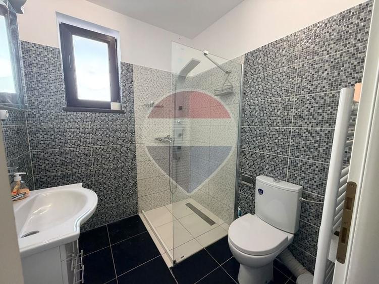 Casă individuală cu 4 camere cu Teren 300 Mp în Central