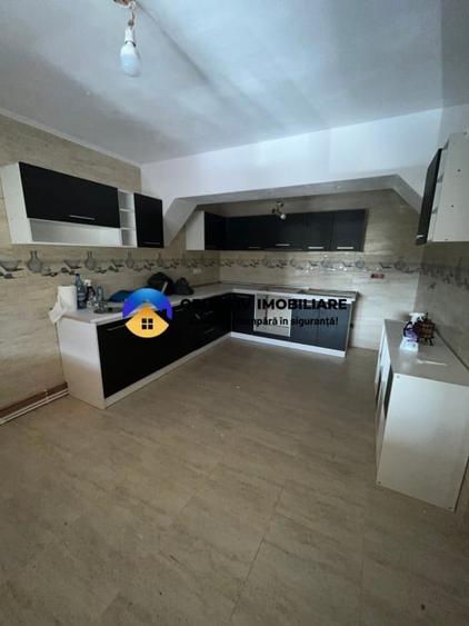 Casă individuală cu 6 camere cu Teren 878 Mp în Tarcău