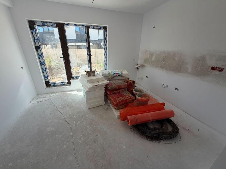 Duplex cu 4 camere cu Canalizare în Central