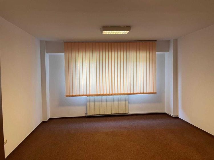 Apartament cu 3 camere decomandat în Exterior Vest
