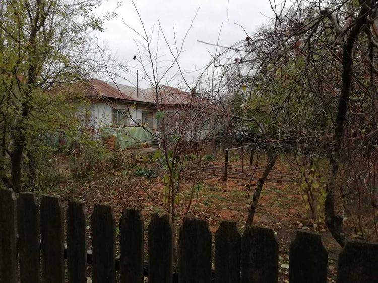 Casă cu 4 camere cu Teren 1578 Mp în Țăndărei