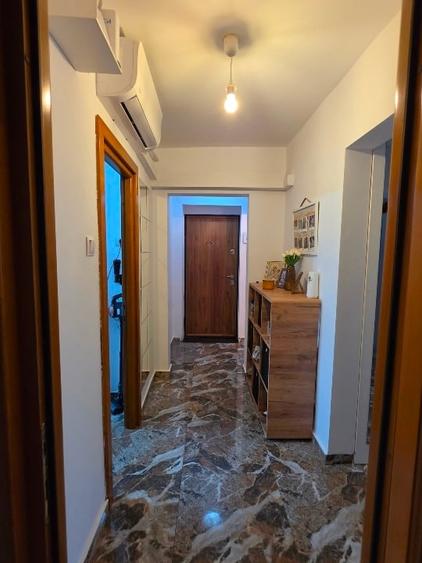 Apartament cu 3 camere decomandat, mobilat în Central