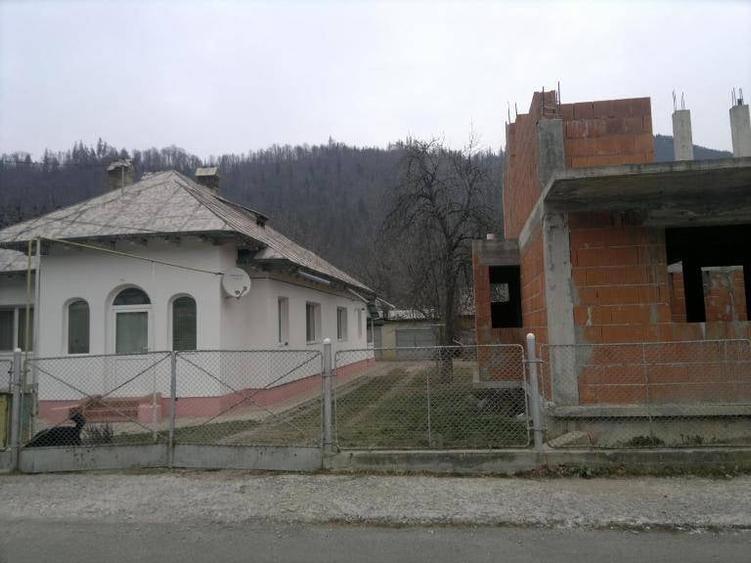 Casă individuală cu Teren 443 Mp în Sud